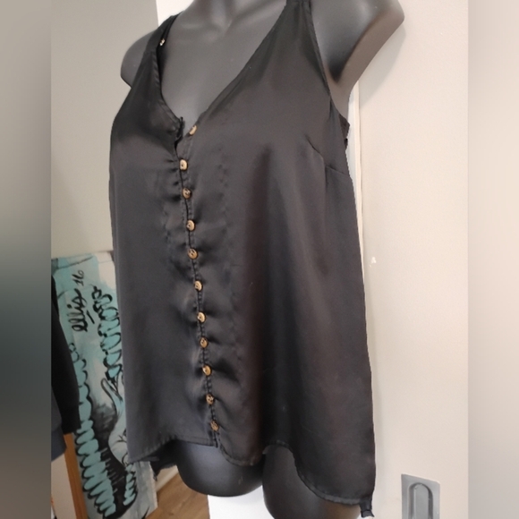 Casual Elegance Black Satin Button-Up Women's Tank - Picture 3 of 9